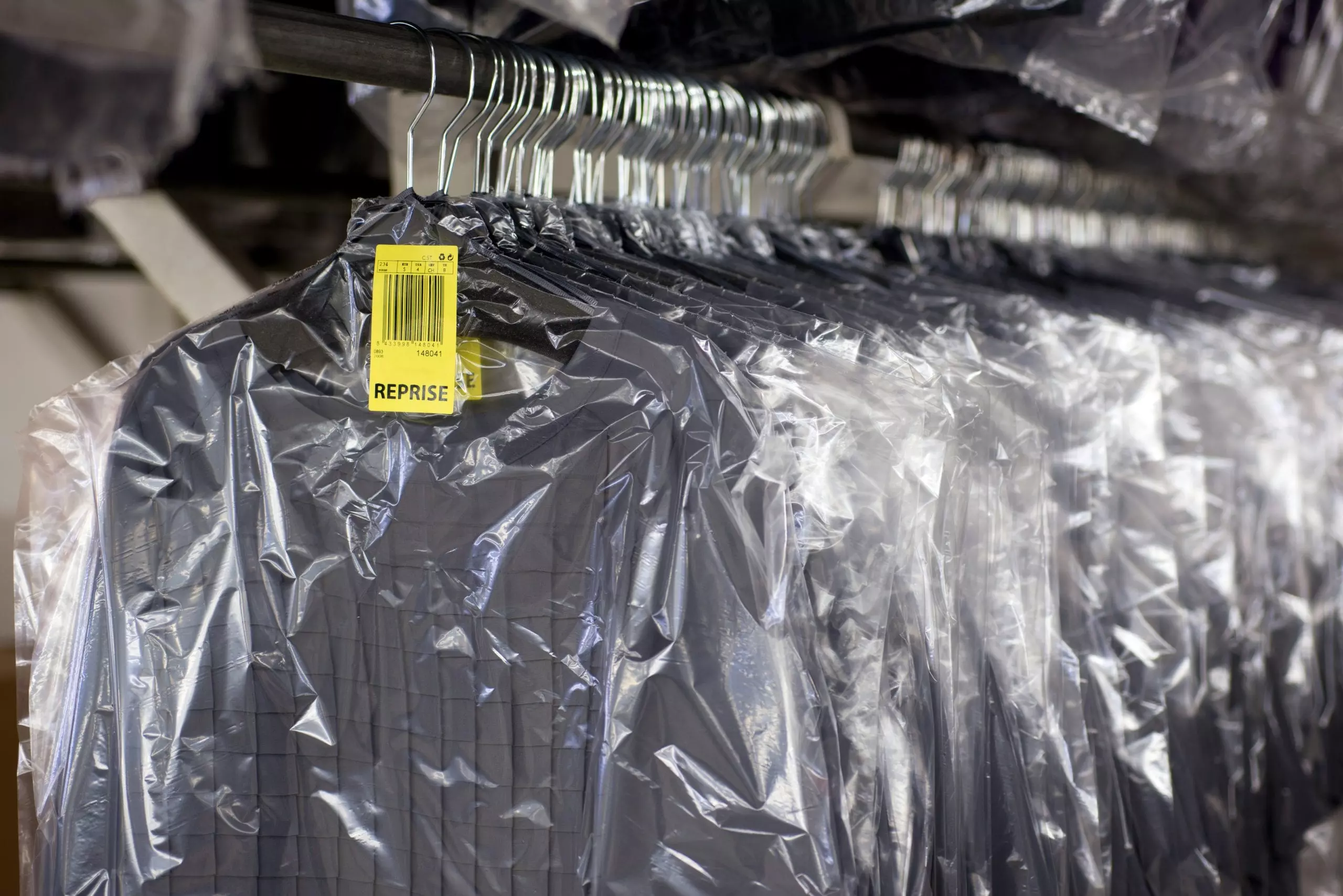 Difference between Clothing Manufacturers & Distributors